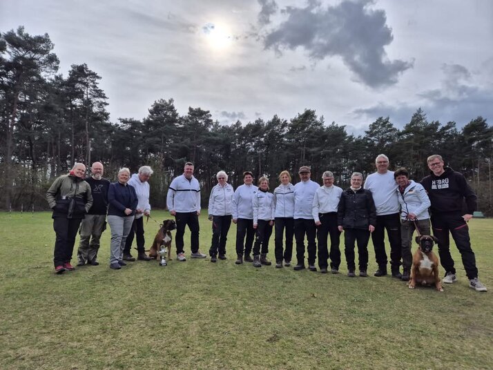Die Teilnehmer-/ -innen der FCI-FH Quali Prüfung in der Gruppe Lengerich - LR-in Sabine Göhl - PL Mareike Loges - FL Jürgen Niehues + Andree Niewöhner VLìn Babs Schweers Die Teilnehmer-/ -innen der FCI-FH Quali Prüfung in der Gruppe Lengerich - LR-in Sabine Göhl - PL Mareike Loges - FL Jürgen Niehues + Andree Niewöhner VLìn Babs Schweers